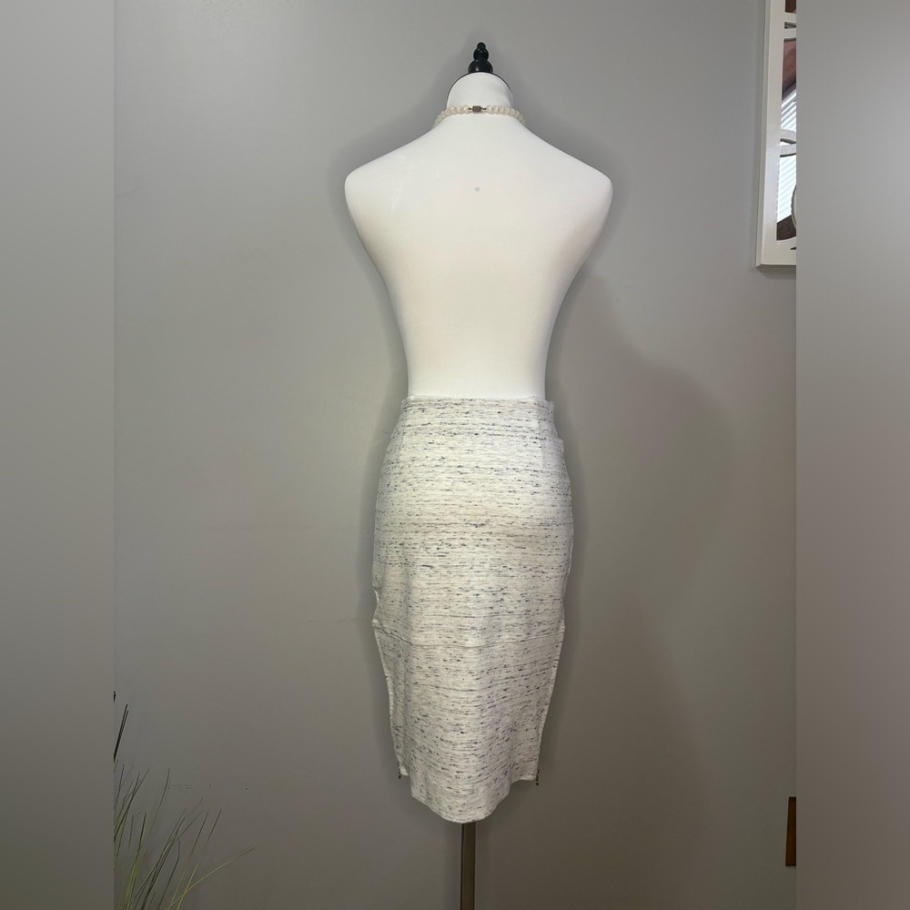 Aritzia Wilfred Pencil Skirt with Side Zippers - Picture 4 of 9